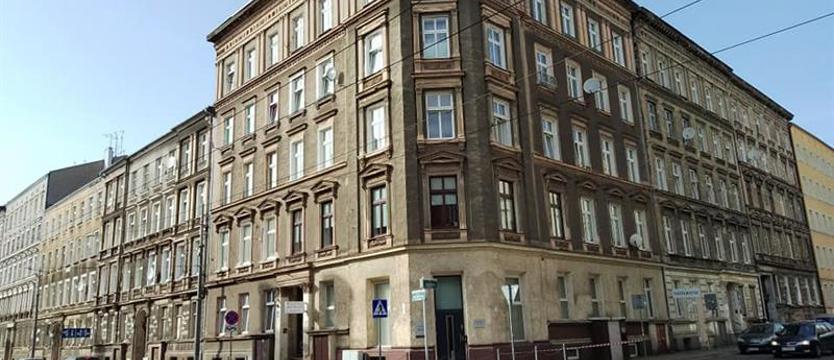 Czytelnicy alarmują. Uwaga na spadające gzymsy!