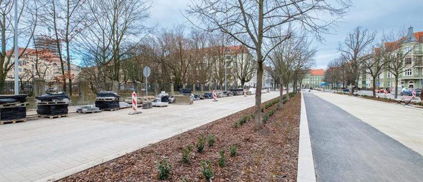 Aleja Papieża Jana Pawła II otwarta dla ruchu połowicznie