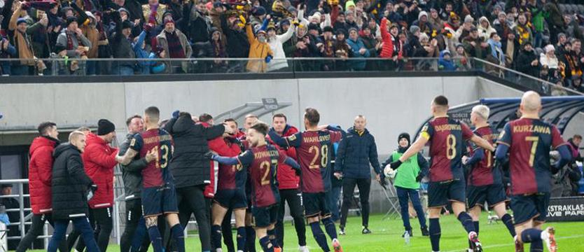 Piłka nożna. Pogoń jedzie do Płocka kontynuować zwycięski kurs
