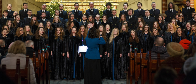 Śpiewało niemal sto osób! Zachwycający koncert chóru