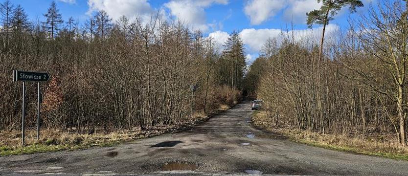 Dwa kilometry po dziurach. Skończy się udręka mieszkańców?