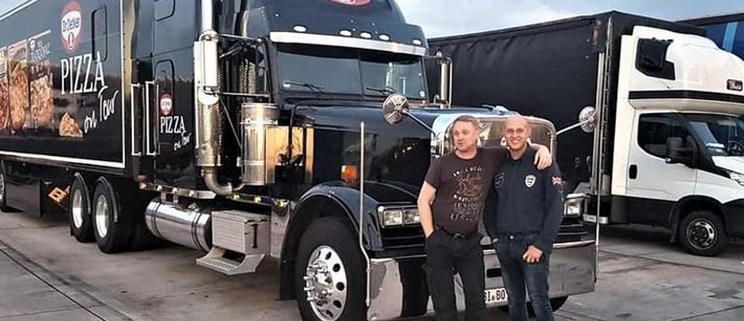 Od wielu lat są zawodowymi kierowcami ciężarówek. Życie w trasie