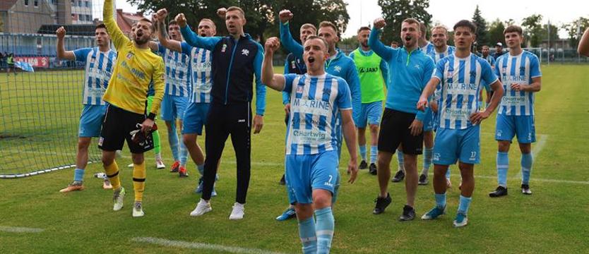 Piłka nożna. II-ligowy Świt rycerzem wiosny