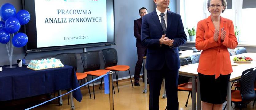 Uczelnia otworzyła pracownię analiz rynkowych jak w Międzynarodowym Funduszu Walutowym