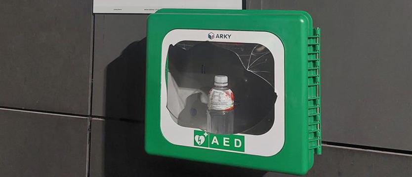 Dla serca - bez serca i rozumu. Akt wandalizmu na ścianie CH Galaxy