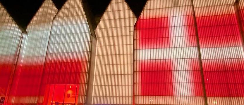 Szczęśliwy władca szczęśliwego narodu