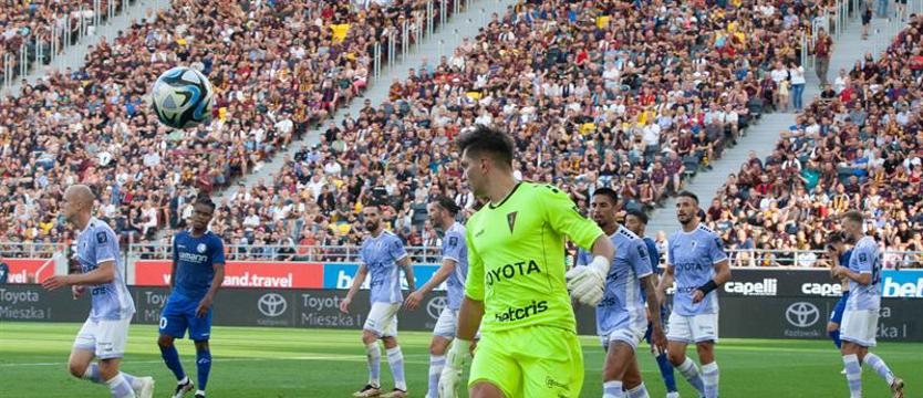 Piłka nożna. Transferowe przymiarki Pogoni. Odejdzie Klebaniuk, przyjdzie Rumun?