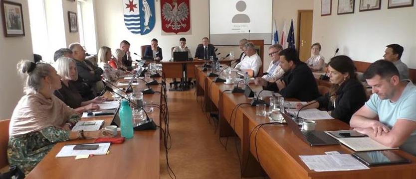 Informacje w kopercie zadecydowały o dyscyplinarce. Murem za koleżanką