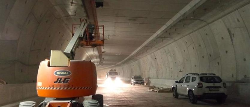 Tunelem przed wakacjami