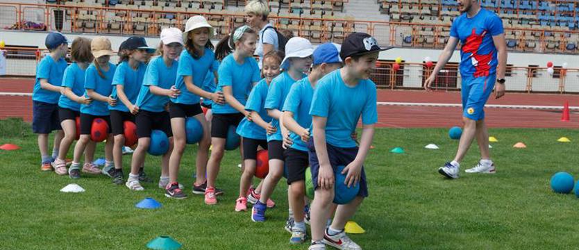 Przedszkolaki na stadionie. Polsko-niemiecka zabawa