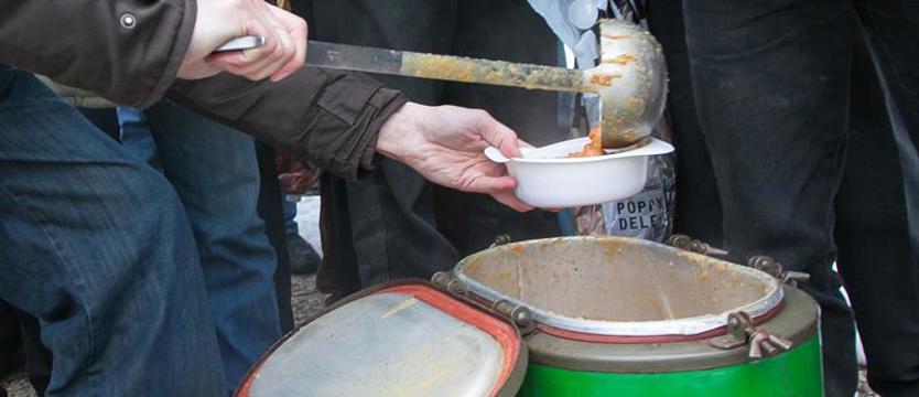 Jak powstaje „Zupa wielowarzywna”. Pokaz filmu w Piwnicy Kany