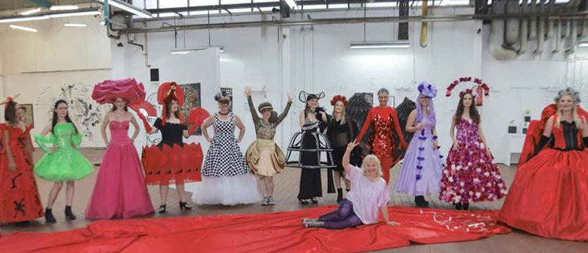 Świat w tkaninę owinięty. Aleksandra Gisges-Dalecka