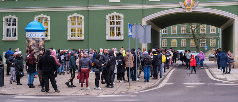 Kolejki po PESEL. Urząd w czwartek znów dłużej pracuje