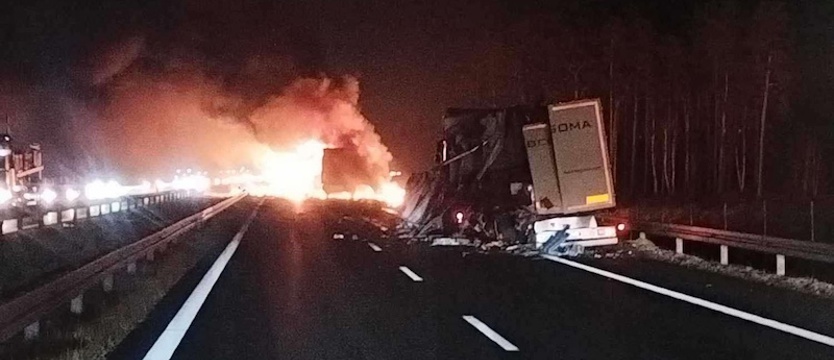 Zderzenie dwóch TIR-ów na S3. Jedna z ciężarówek płonie
