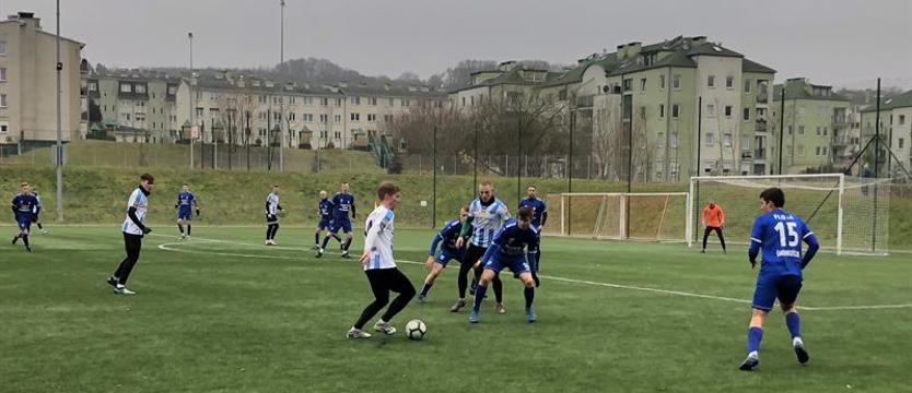 Piłka nożna. Remisowy sparing III-ligowców