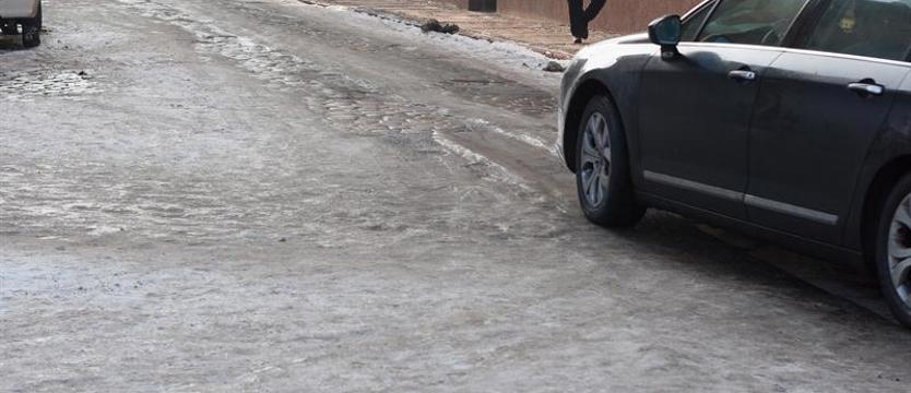 Uwaga, może być ślisko. Synoptycy ostrzegają przed oblodzeniem