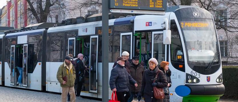 ZDiTM sobie, Tramwaje Szczecińskie sobie? Nie ma niskopodłogowego, są... raporty