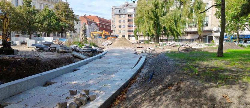 Minął rok przebudowy pl. Orła Białego. Kolejny rok, może (dwa) lata robót