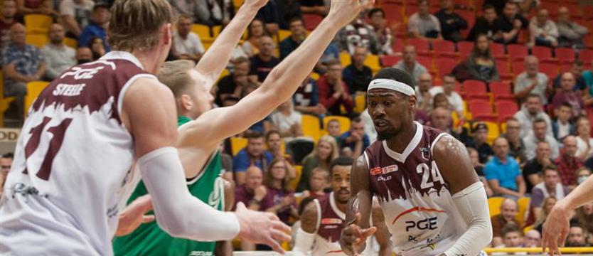 Koszykówka. PGE Spójnia wypunktowana w IV kwarcie