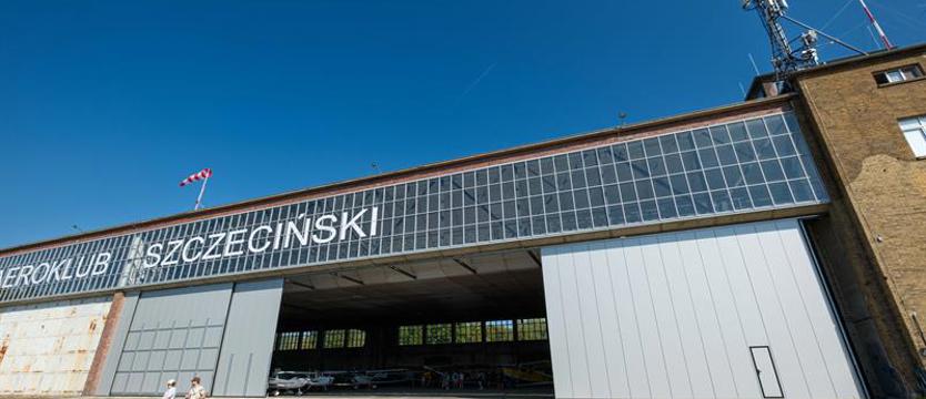 Aeroklub Szczeciński ma nowe wrota w hangarze