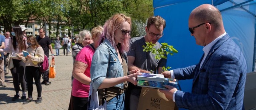 Dąb za książkę na Jasnych Błoniach