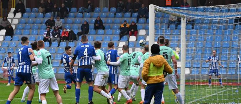 Piłka nożna. Wicelider z Wolina remisuje ważny mecz