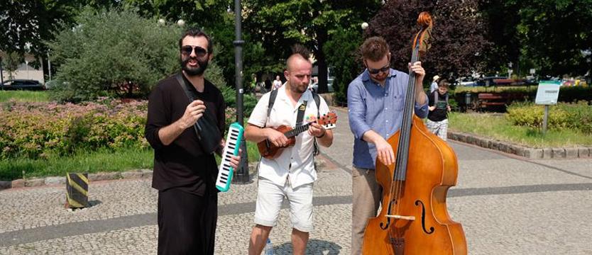 Święto Muzyki. Artyści filharmonii grali i śpiewali na pl. Grunwaldzkim