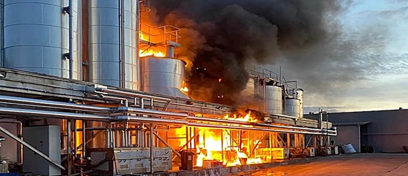 Pożar przy ul. Nasiennej w Stargardzie. Ewakuowano załogę zakładu