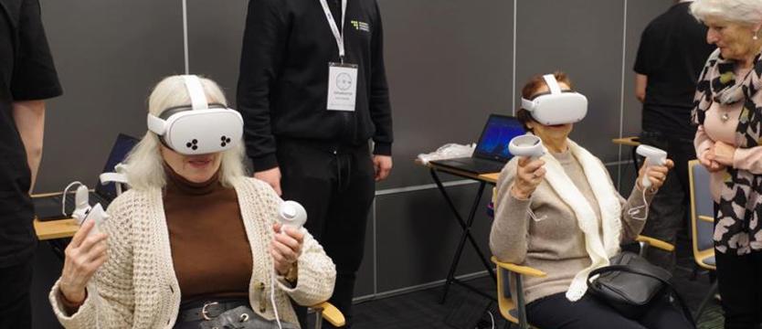 Młodzież seniorom. Festyn, poczęstunek, wspólne zajęcia