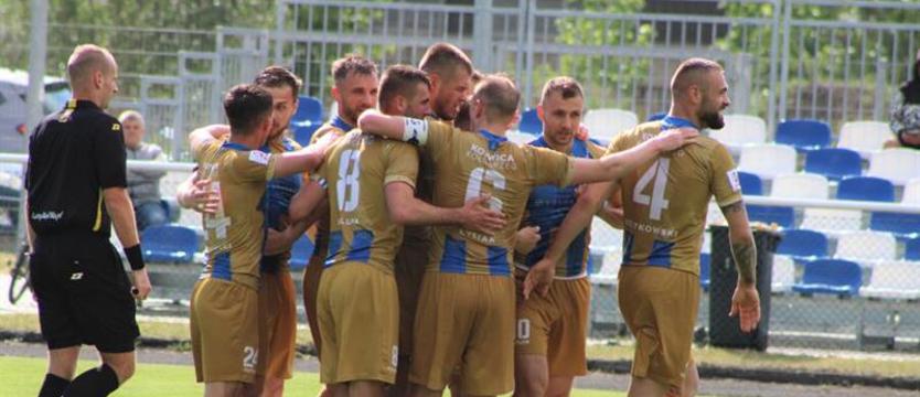 Piłka nożna. Derby dla Błękitnych Stargard