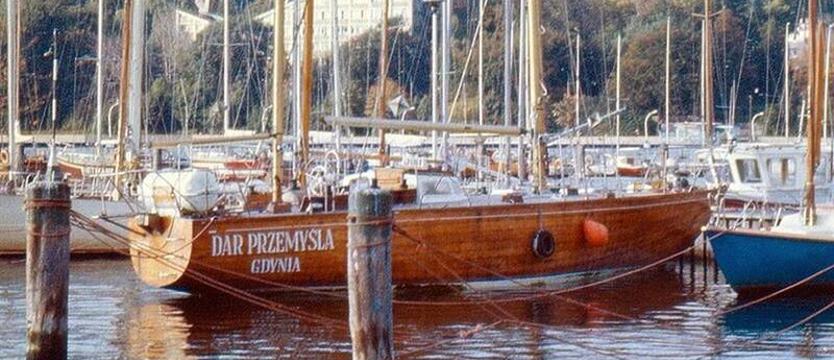 Rejs dookoła świata. Bez tratwy i radia....