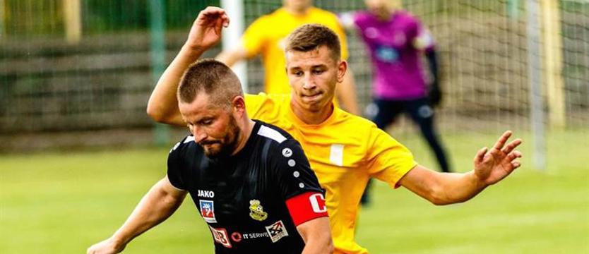 Piłka nożna. Handlowiec w Jezioraku