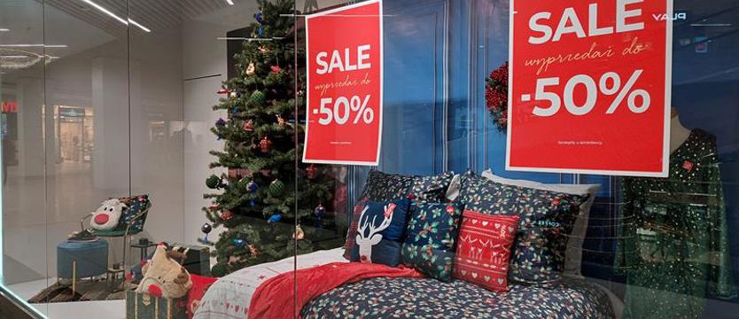 Rozpoczęły się zimowe wyprzedaże. Masz takie same prawa jak przy normalnych zakupach