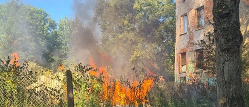 Pali się na Warszewie