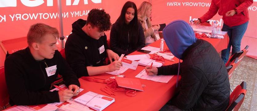 Można się zarejestrować w bazie dawców szpiku. I kogoś uratować