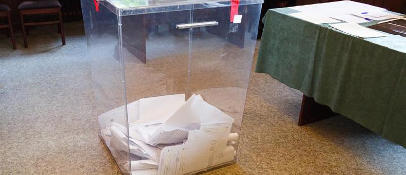 Wyniki exit poll: PiS wygrywa, ale opozycja ma większość