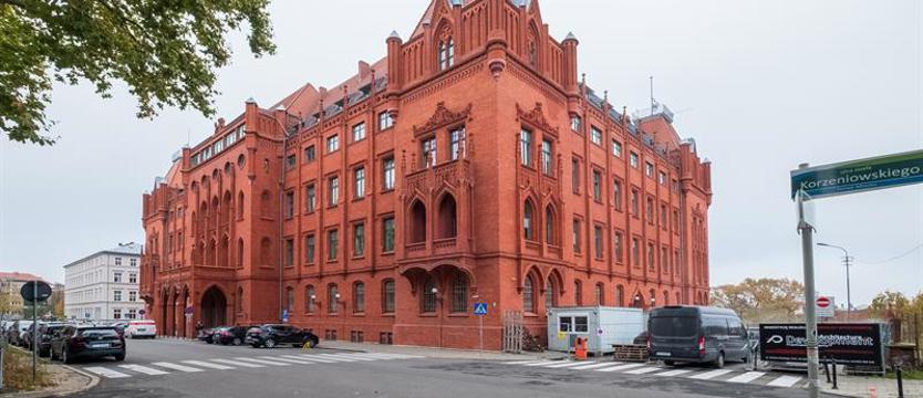 Stoi w mieście od 144 lat. Czerwony Ratusz z bogatą historią