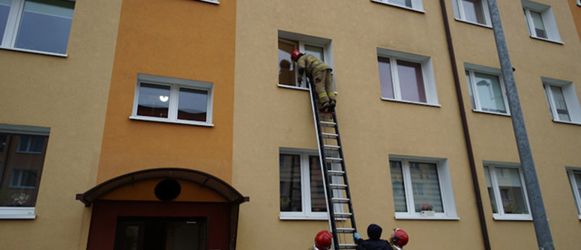 Niepokoili się o sąsiada, wezwali pomoc