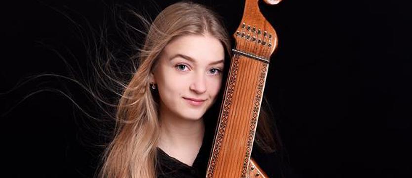 Uciekły z jedną walizką i bandurą