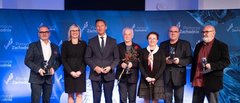 Laureaci XII edycji konkursu Nagrody „Pro Arte”. Wyróżnieni za wybitne osiągnięcia