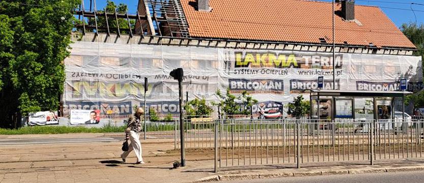 Pustostan przy Mickiewicza. Budowa ruszyła?
