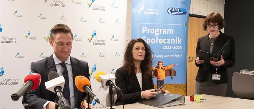 Program Społecznik. Podpisują umowy, będą działać