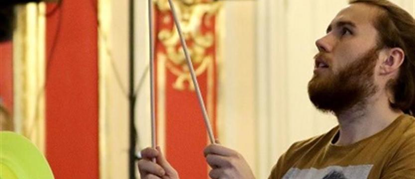 Klub XIII Muz zaprasza. Naucz się magicznych sztuczek