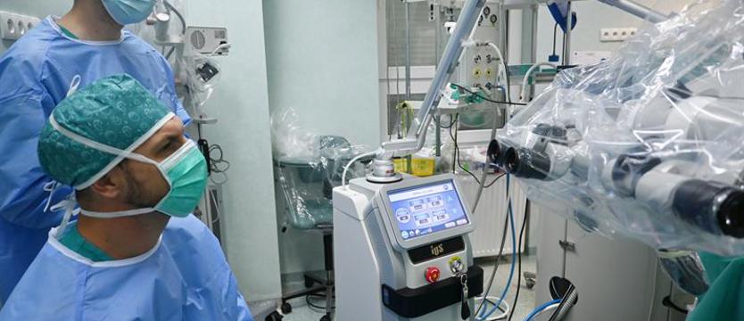 Nowy laser w szpitalu przy Arkońskiej. Może nawet odparowywać zmiany