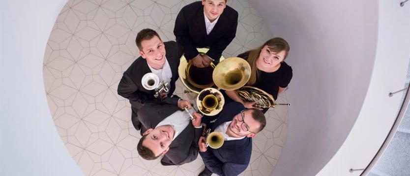 Film, perkusja i dęty kwintet. Koncerty z publicznością oraz online