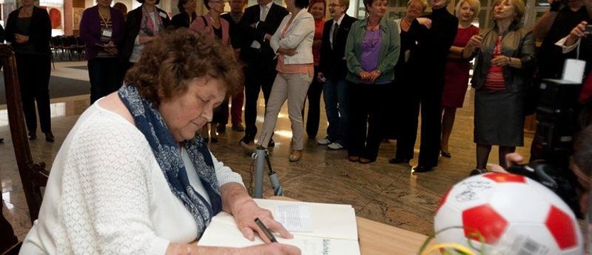 Umiała zrobić... mrówkę. Spotkanie z twórczością i pasjami Moniki Szwai