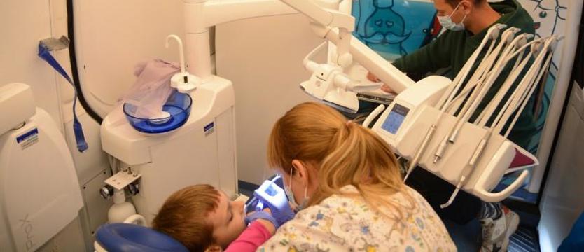 Dentobus w Policach. Na ratunek dziecięcym uśmiechom