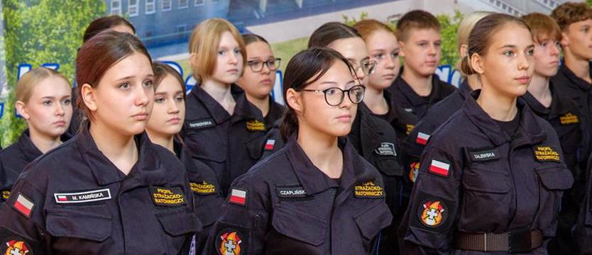 Uroczyste ślubowanie klas pierwszych w VII LO