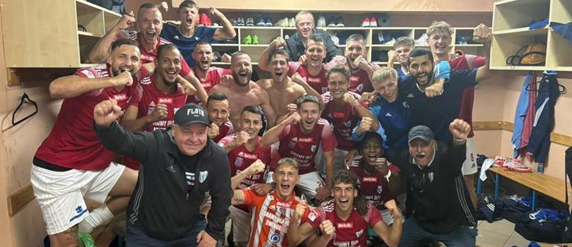 Piłka nożna. Flota liderem III ligi