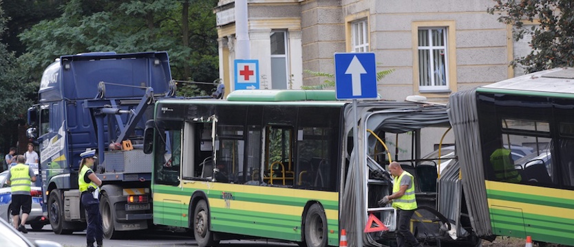 W drodze „na żyletki” autobus się złamał